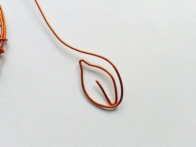 Create Cute Wire Tulip Bookmark