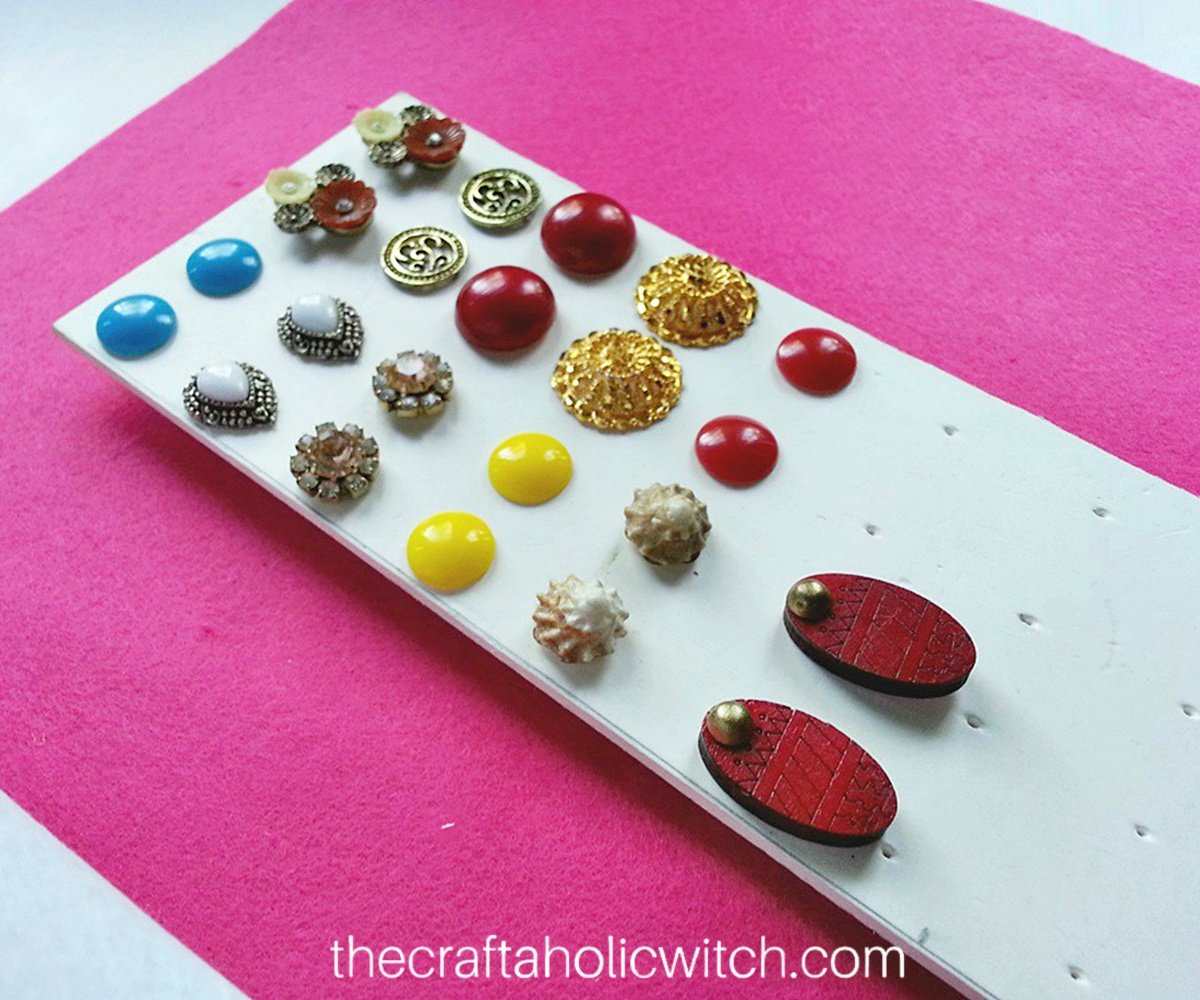 How to Make an Easy Stud Earrings Organizer / The Beading Gem