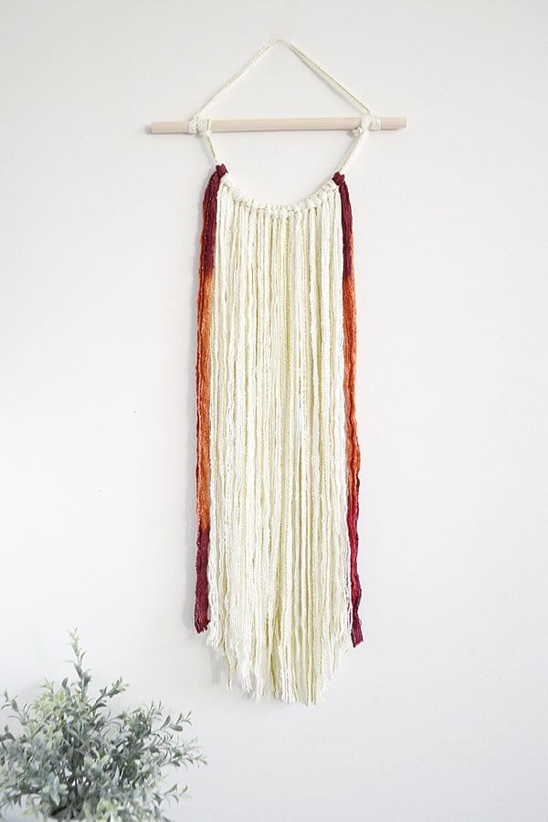 12 Beautiful DIY Modern Yarn Hanging