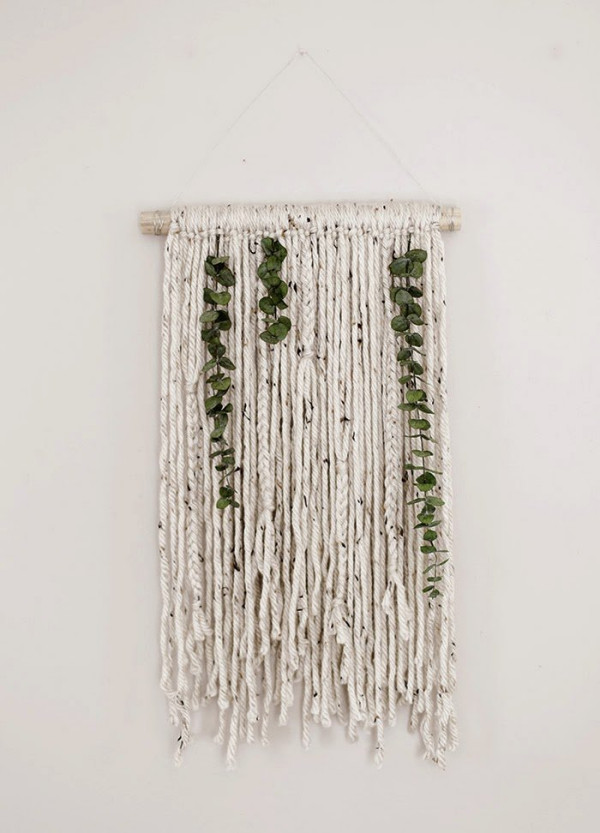 poppytalk - 12 Beautiful DIY Modern Yarn Hanging