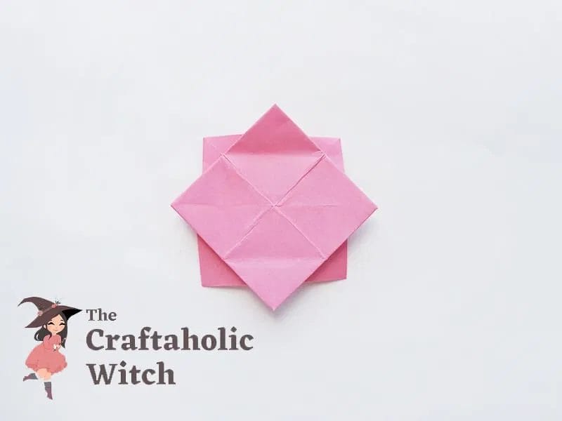 Pieghevole origami lotus passo 8