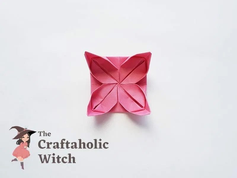 Pieghevole origami lotus passo 10
