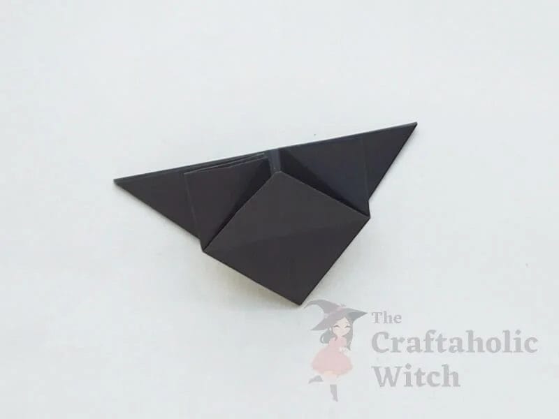 složit nahoru a dolní konec origami bat