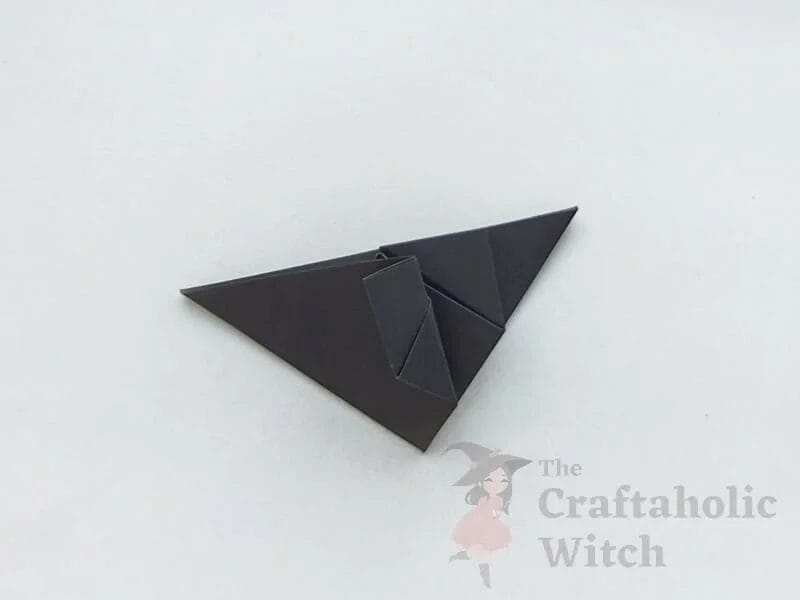 Přeložte levou chlopeň origami bat