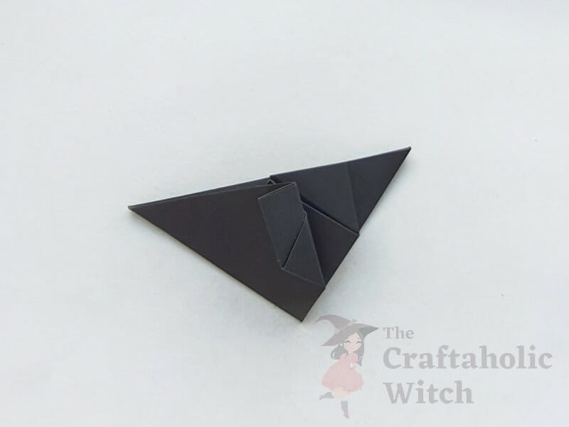  Pliez le Rabat gauche de la chauve-souris en origami 