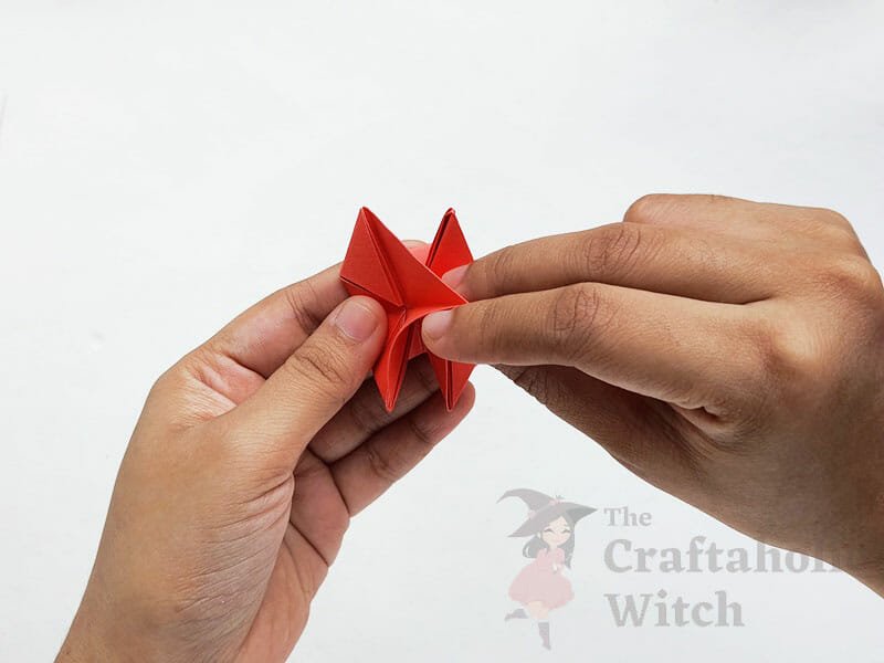 DIY paper craft: How to make an origami finger trap