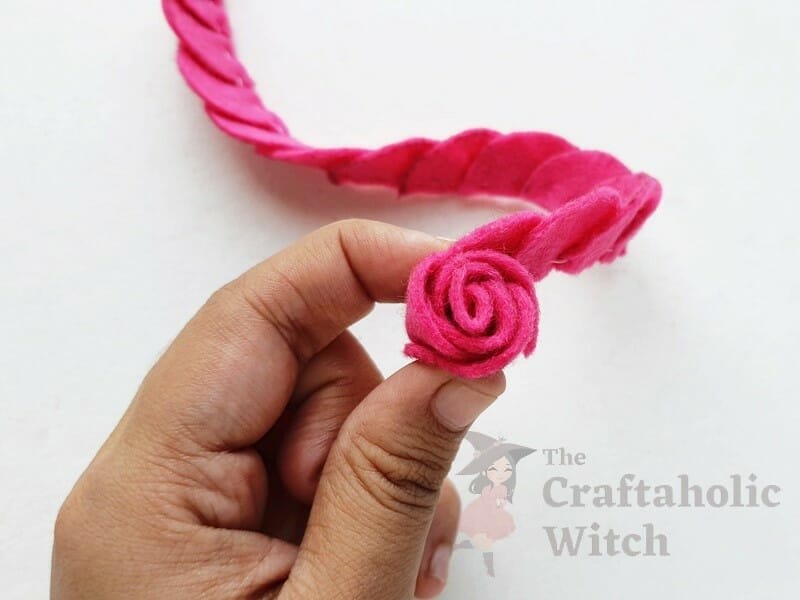 2 Easy Ways of Making a Felt Flower (Roses) + Free Template