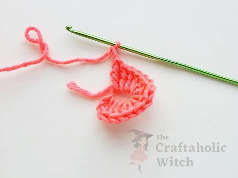 make mini crochet hearts 