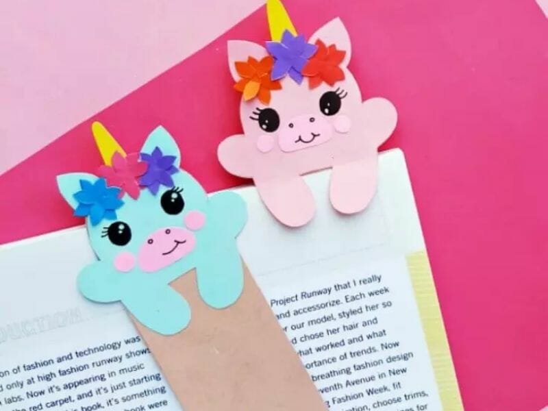 DIY Unicorn Hug Bookmark with Free Printable - 23 Easy and Creative DIY Bookmarks with Complete Tutorial