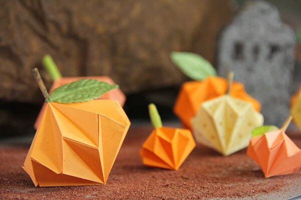 origami calabaza - 16 Spooky Halloween Origami Projects with Complete Tutorials