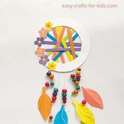 paper dream catcher craft for kids.jpgfit4002c400ssl1 - 17 Best DIY Construction Paper Crafts With Full Tutorials